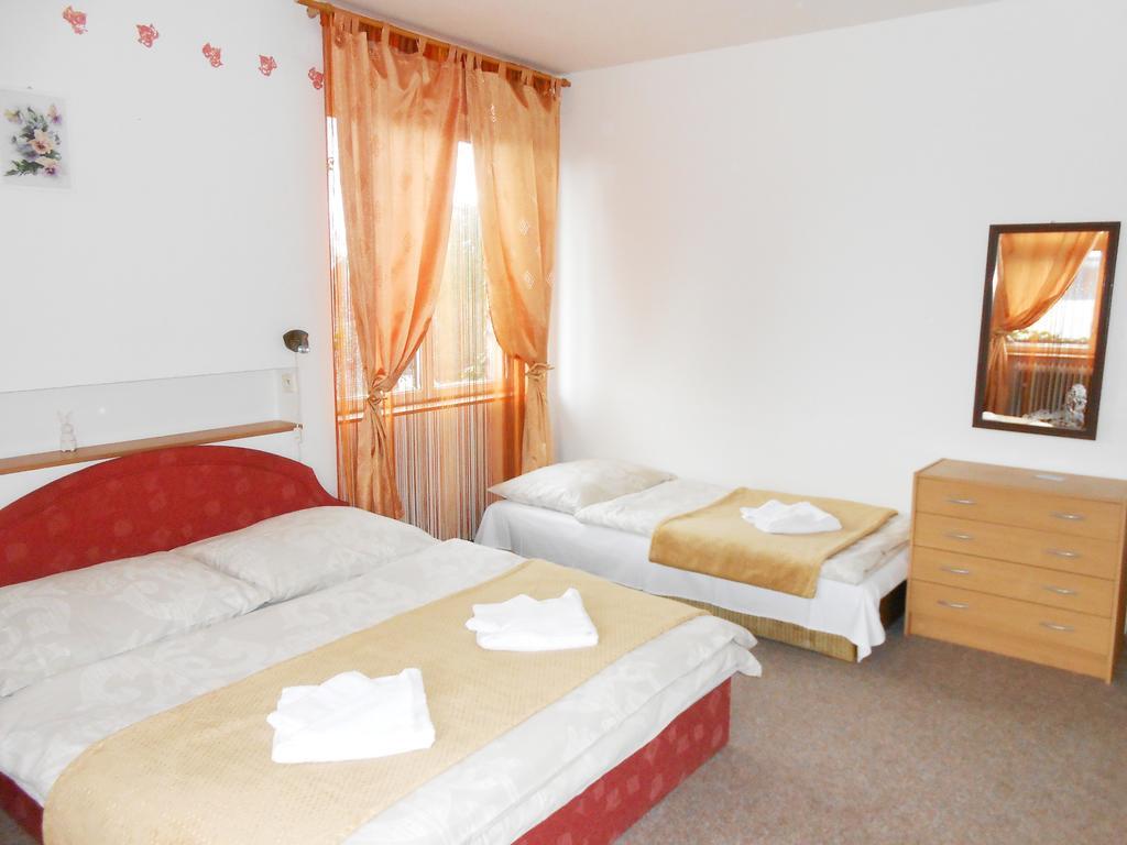 White Rabbit Hall Hotel Podebrady Δωμάτιο φωτογραφία