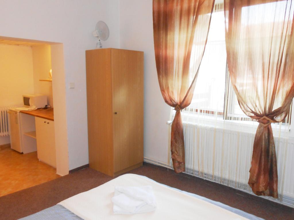 White Rabbit Hall Hotel Podebrady Δωμάτιο φωτογραφία